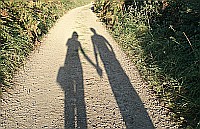 http://thesecret.hu/files/kezenfogva.jpg